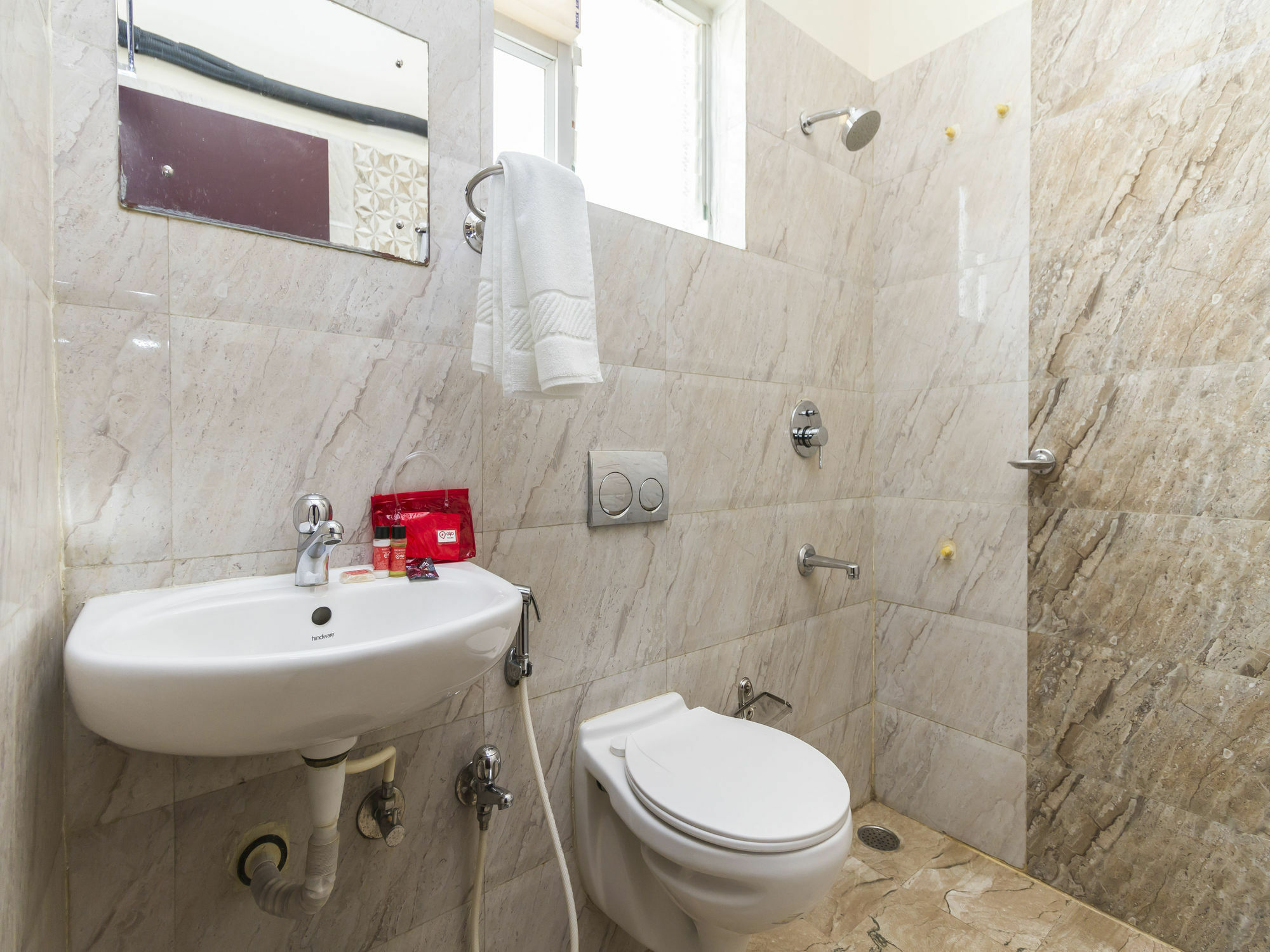 Oyo 2183 Hotel Fortune City Kammasandra Zewnętrze zdjęcie